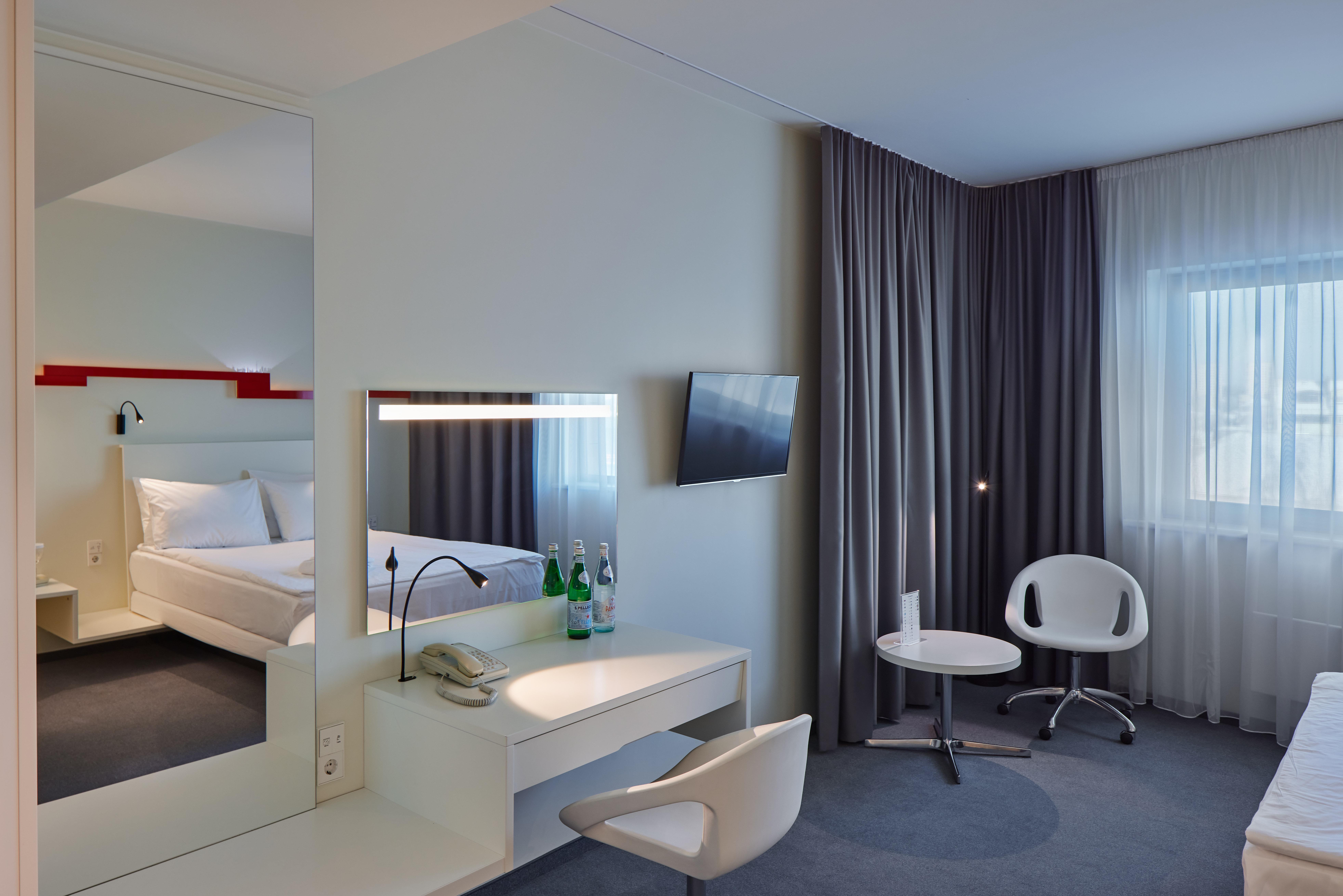 By Ihg 4*
