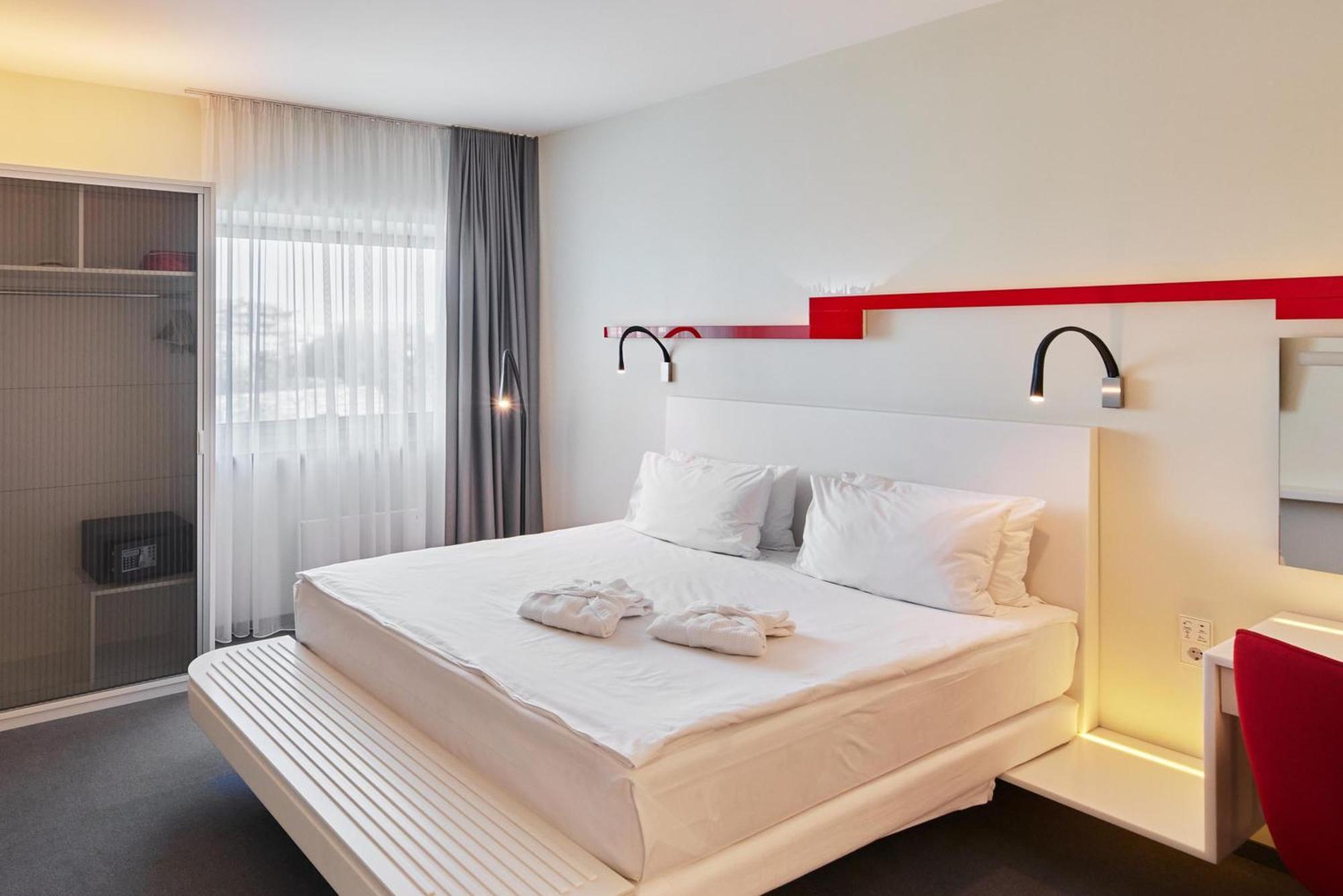 By Ihg Hotel VNO